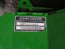 John Deere szalmaterítő
