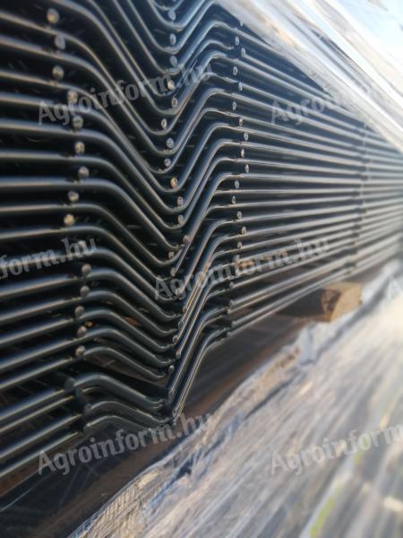 Antracit táblás panel vadháló drótfonat vaskapu lábazati elem betonoszlop kerítés építés
