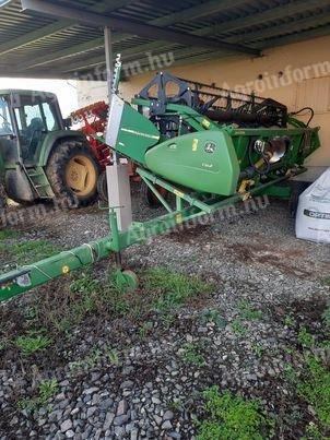 John Deere gabonaasztal szállítókocsival