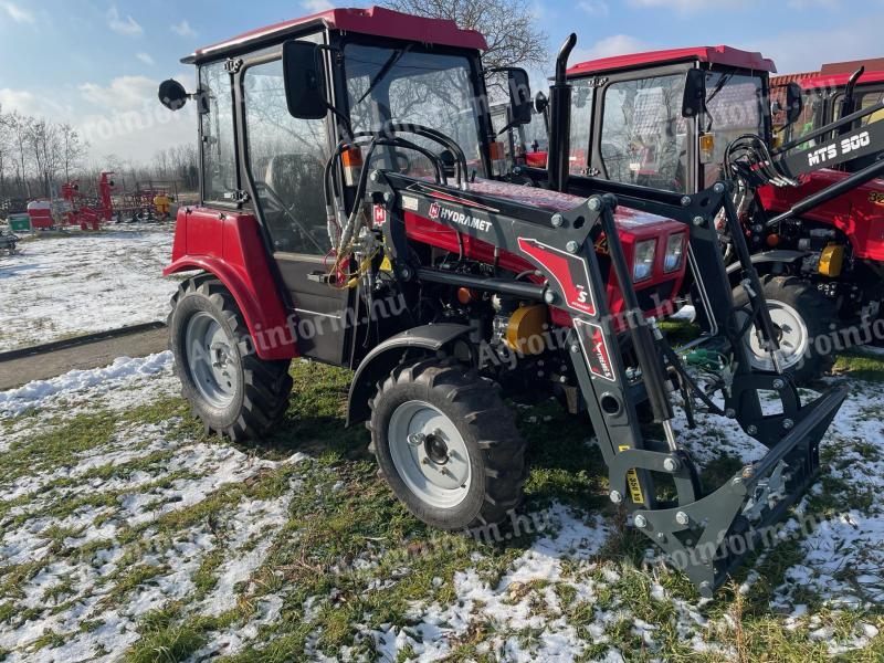 MTZ 320.4 traktor Hydramet homlokrakodóval