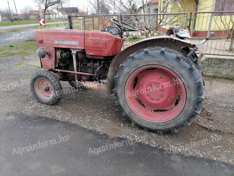 Traktor utb 445