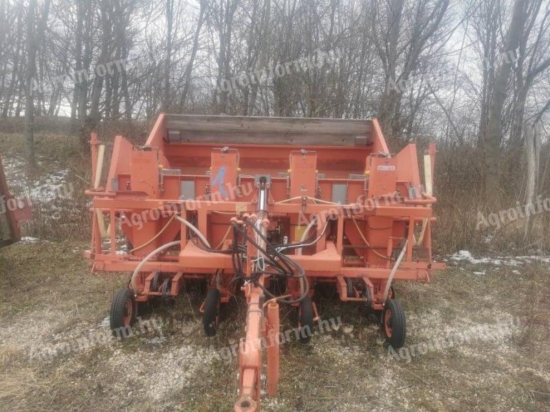 Eladó mezőgazdasági gépek