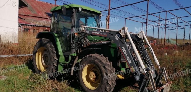 John Deere 6110 + homlokrakodó,  adásvételivel is