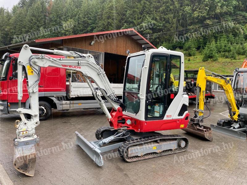 Takeuchi TB225 / 2021 / 1 000 üó / Lízing 20%-tól