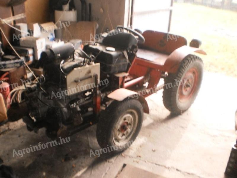Kis traktor frissen felújított Trabant motoros,  utánfutóval együtt eladó
