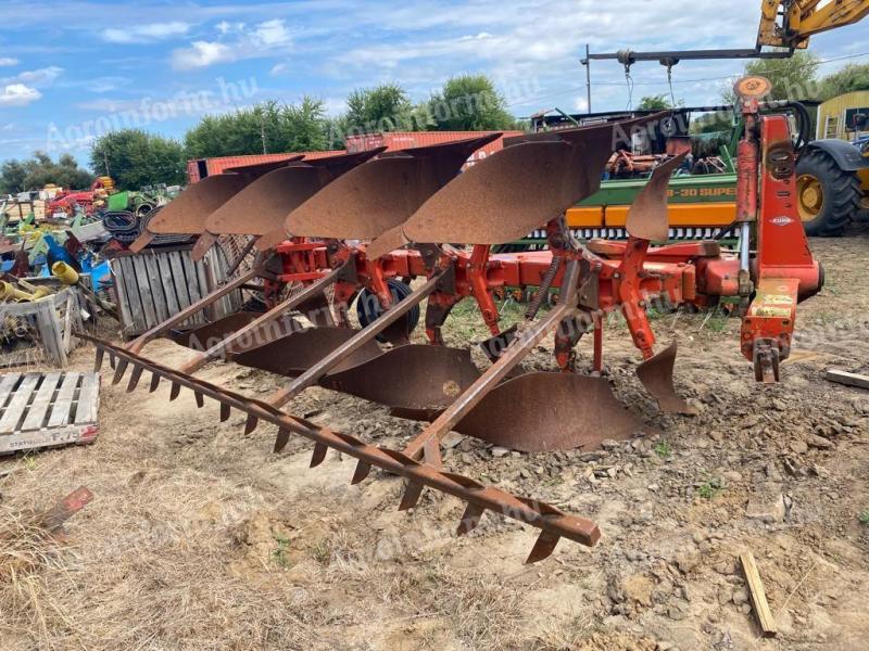 KUHN MULTIMASTER 151, 4 FEJES (3+1) VÁLTVAFORGATÓ EKE SZÁNTÁSELMUNKÁLÓVAL