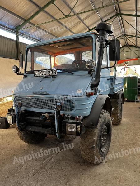 Mercedes-Benz Unimog U900/400