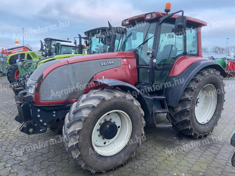 Valtra T150 traktor