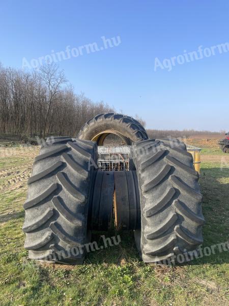 John Deere Good Year első ikerkerék csatokkal eladó