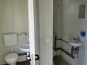 20' használt irodakonténer szaniteres WC,  mosdó