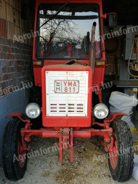 Vladimirec T25 traktor talajmaróval,  és mulcsozóval