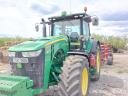 Eladó John Deere 8320R traktor.