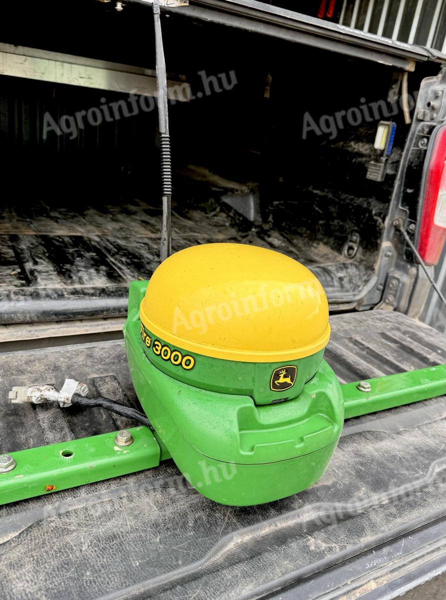 John Deere StarFire 3000 GPS antenna + John Deere URH RTK modem + ATU