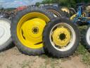 ÁPOLÓKERÉK,  MŰVELŐKERÉK garnitúra JOHN DEERE,  NEW HOLLAND stb. 300/95R46 és 270/95R32