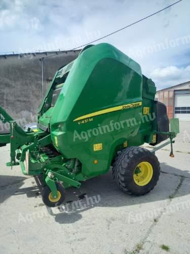 John Deere V451M szecskázós bálázó