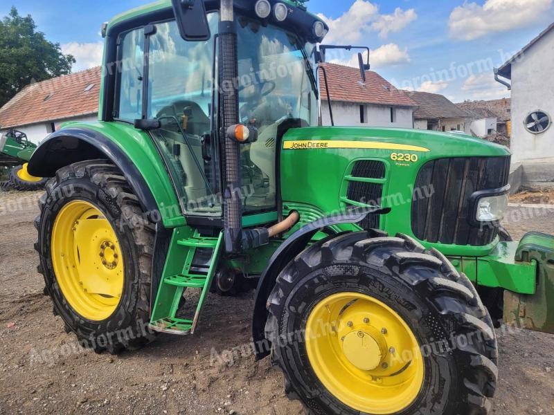 John Deere 6230