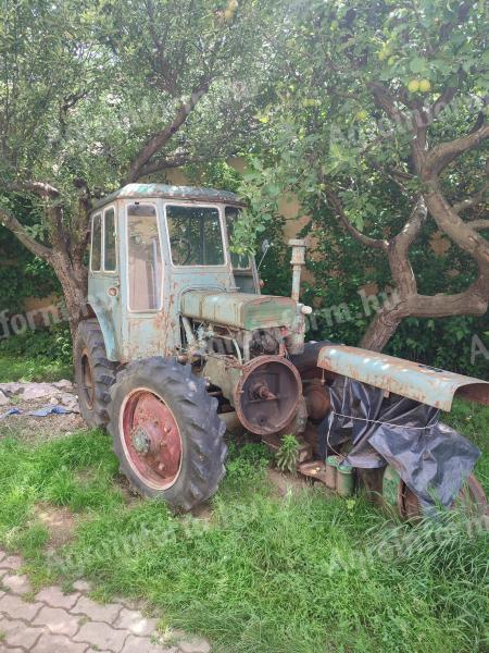 UE-28 Dutra traktor eladó
