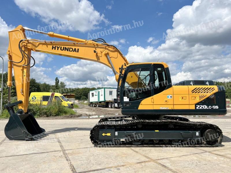 Hyundai R220LC-9 / 2019 / 8000 üzemóra / Lízing 20%-tól