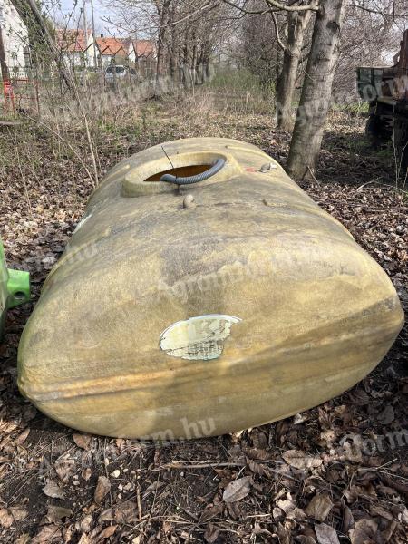 2000 literes tartály eladó - szennyvízhez,  szállításhoz stb