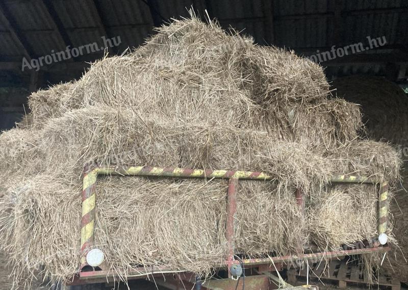 KIskocka bála réti széna bála kis kocka bálák