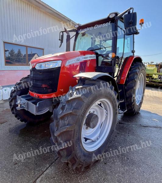 Massey Ferguson 5711M – traktor