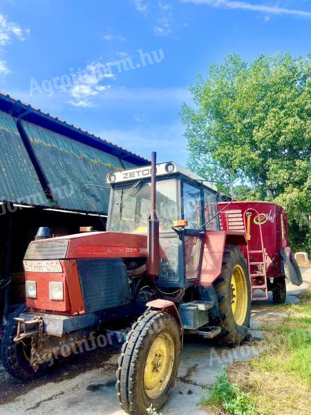 Zetor 8211 (piros rendszámú)