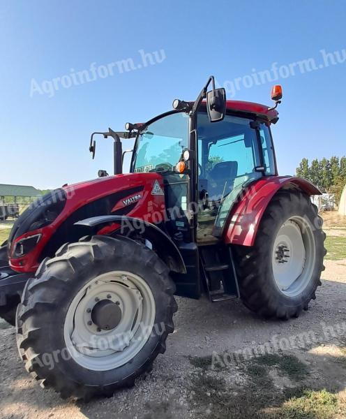 VALTRA A124 Újszerű állapotban 