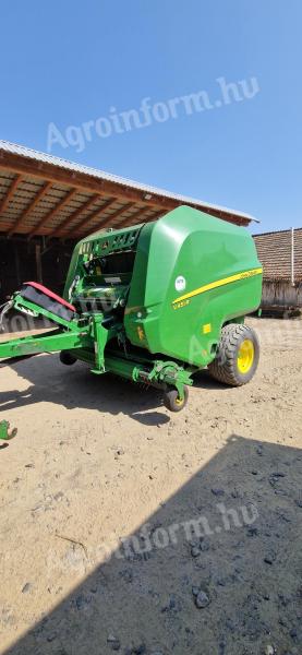 John Deere V451R bálázó