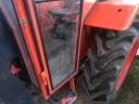 Kubota MU 4501 4x4 traktor homlokrakodóval,  illetve bála tüskével,  fűthető fülkével