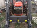 Kubota MU 4501 4x4 traktor homlokrakodóval,  illetve bála tüskével,  fűthető fülkével