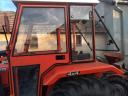 Kubota MU 4501 4x4 traktor homlokrakodóval,  illetve bála tüskével,  fűthető fülkével