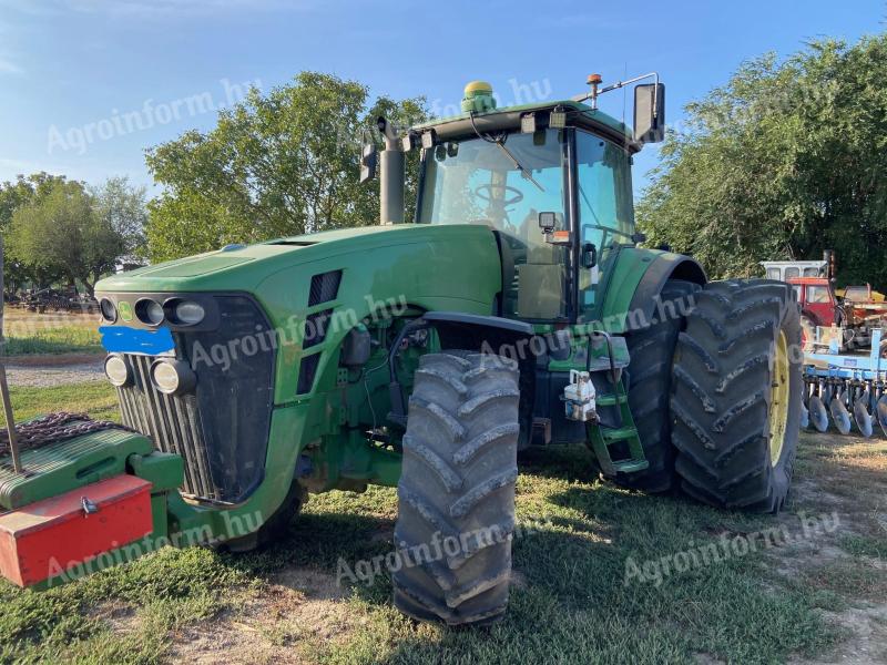 John Deere 8230 traktor kapcsolható ikerkerékkel