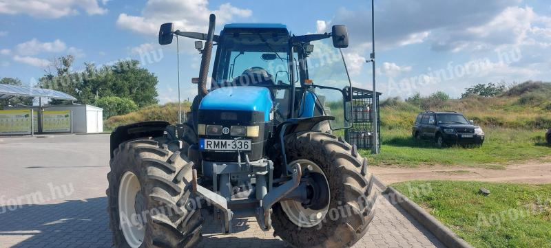 New Holland TM150 traktor