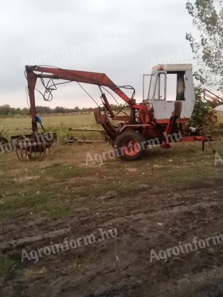 Eladó,  elcserélhető UNHZ 750 rakodó gép esetleg bontva is