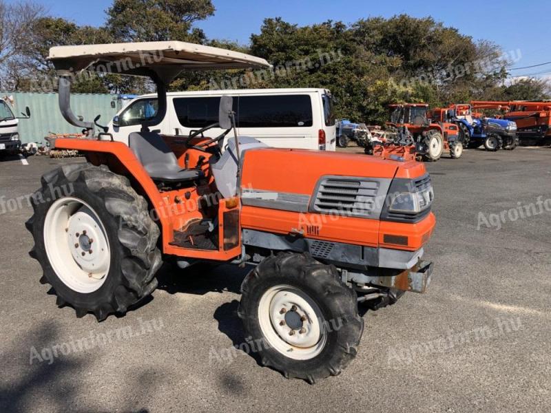 Kubota 32LE PowerShift japán traktor kistraktor Ingyenes Szállítás Leszervizelve