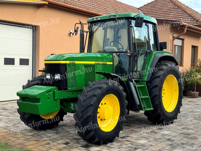 John Deere 6910 S traktor