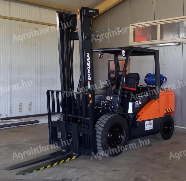 190 Üórás!!! Doosan 45SC-7 gázüzemű homlokvillás targonca