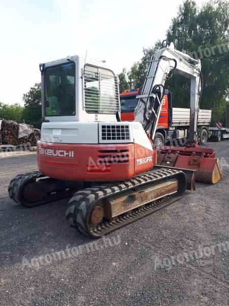 Takeuchi tb80Fr gumihevederes forgó kotró