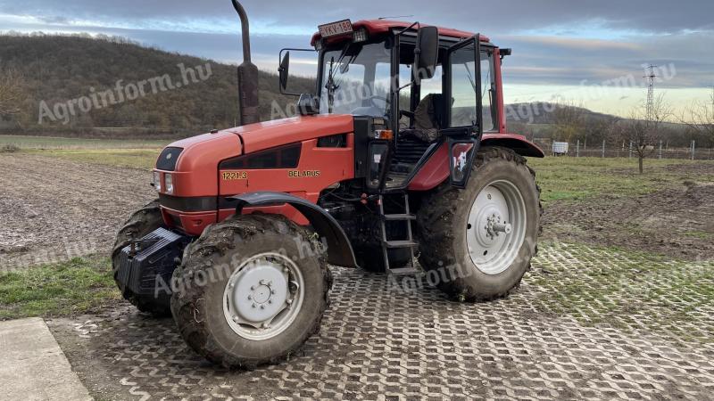 MTZ 1221.3 robotkormánnyal