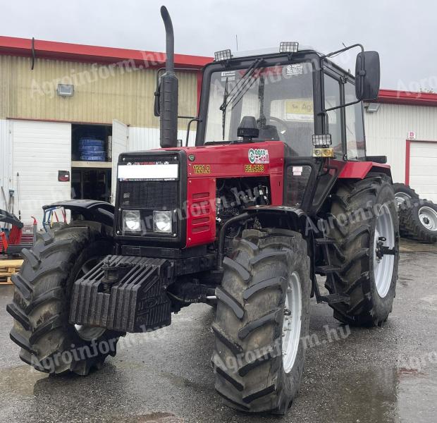 BELARUS MTZ 1221.2 MB Traktor,  klímával újszerű állapotban