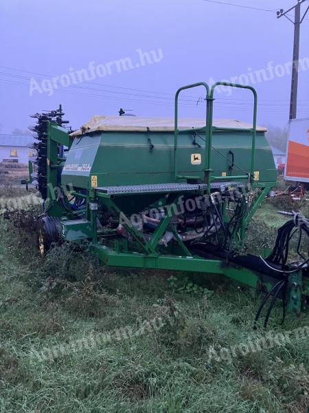 Eladó John Deere 740A vetőgép