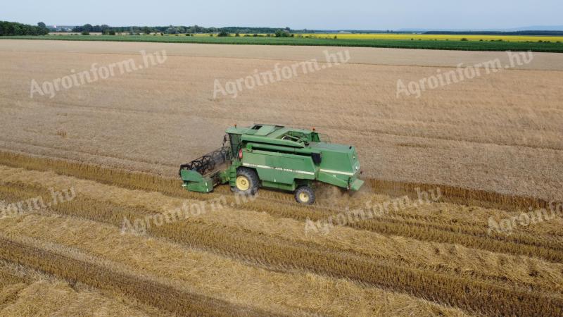 John Deere 2056