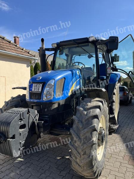 New Holland traktor