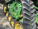 John Deere hevederes járószerkezet