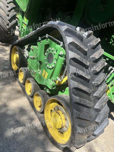 John Deere hevederes járószerkezet