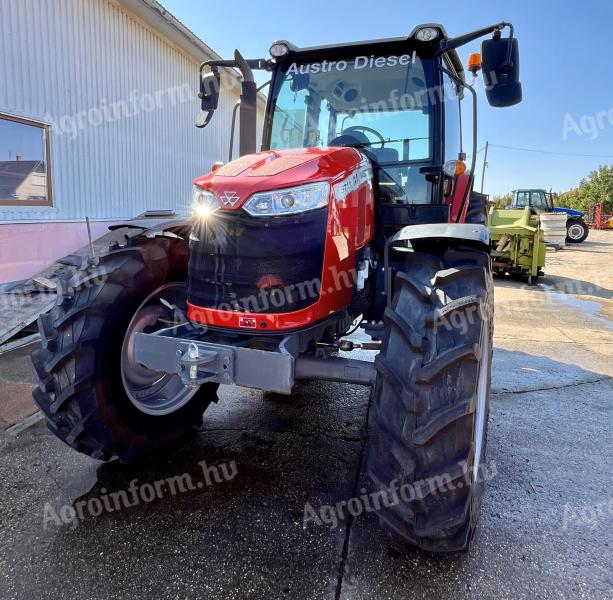 Massey Ferguson 5711M – traktor