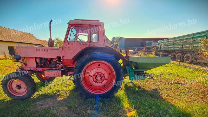 MTZ-80 traktor és műtrágyaszóró egyben