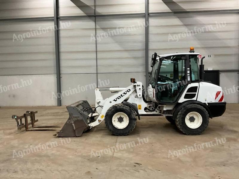 Volvo L25 F / 2011 / 4400 óra / Raklapvilla / Lízing 20%-tól