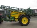 John Deere 740i vontatott permetező