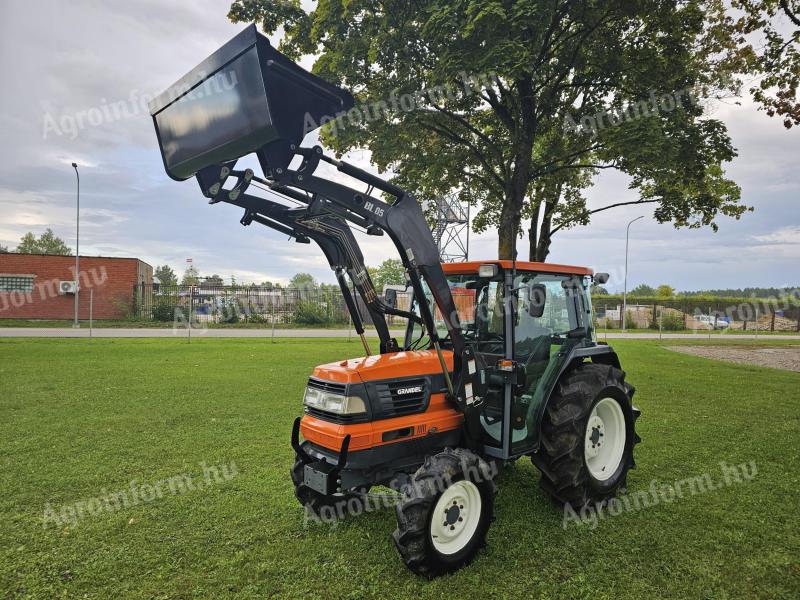 Kubota 33LE PowerShift Klíma 2Új Első Gumi Ingyenes Szállítás Leszervizelve